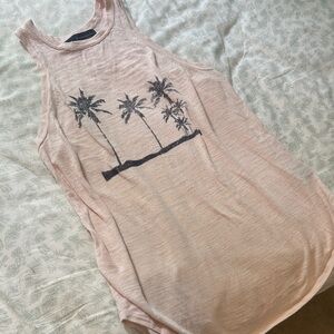 ✨free shipping !! ✨360 Sweater Light Pink Tank Top with Palm Design